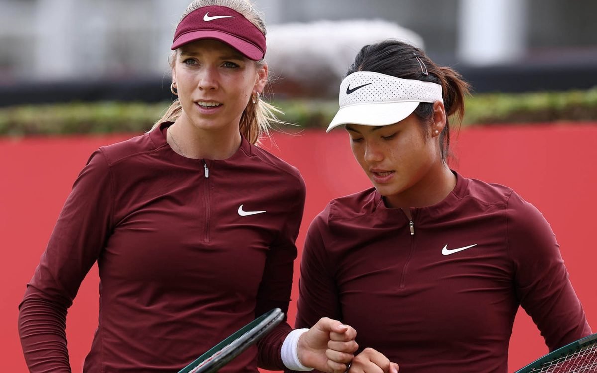 LONDON, ENGLAND - JUNE 11: Katie Boulter (GBR) with Emma Raducanu (GBR) during their women's doubles Round 2 match against Lyudmila Kichenok (UKR) and Erin Routliffe (NZL) at The Queen's Club on June 11, 2025 in London, England.  (Photo by Shaun Brooks - CameraSport via Getty Images)