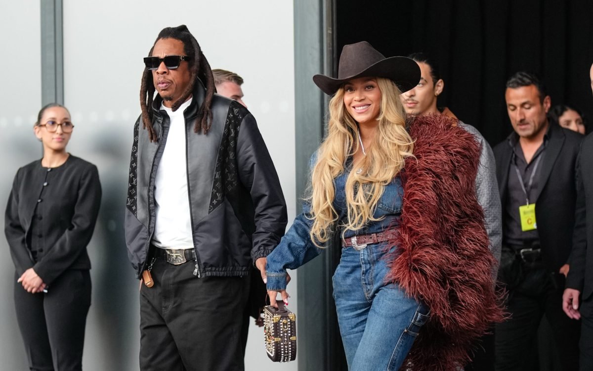 PARIS, FRANCE - JUNE 24: Jay-Z and Beyoncé Knowles / Beyonce attend the Louis Vuitton Menswear Spring/Summer 2026 show as part of Paris Fashion Week on June 24, 2025 in Paris, France. (Photo by Edward Berthelot/Getty Images)